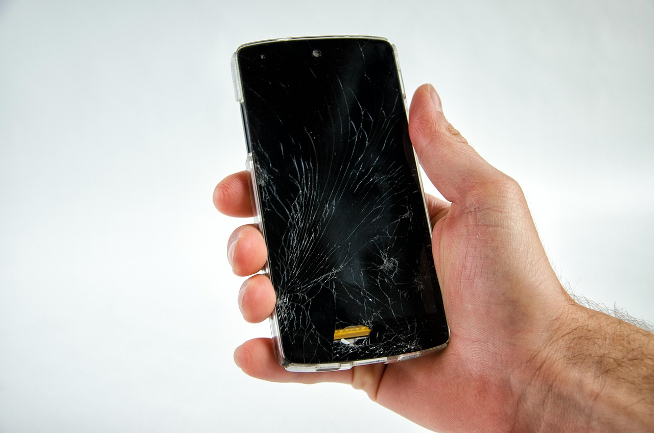 Telefonų ekrano keitimas Klaipėdoje: ką būtina žinoti prieš nešant įrenginį į remontą